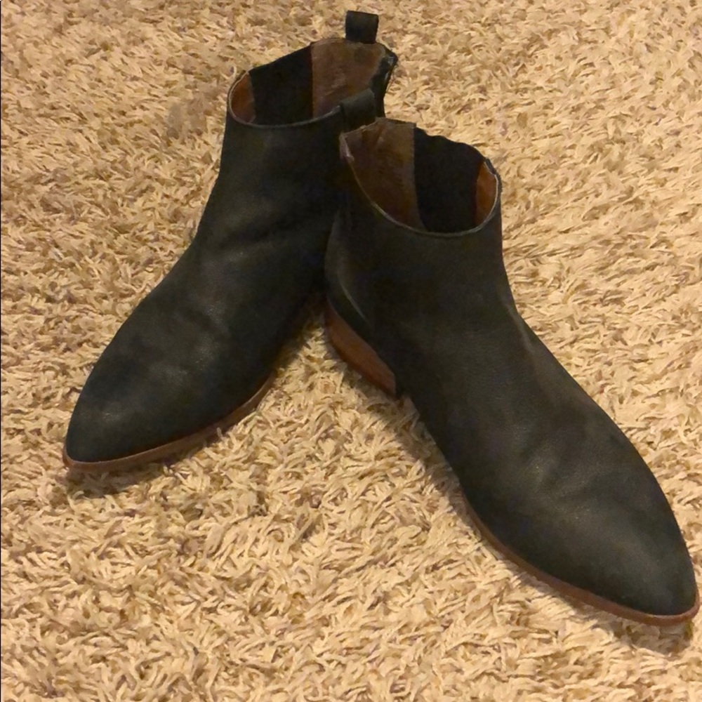 Gap black booties